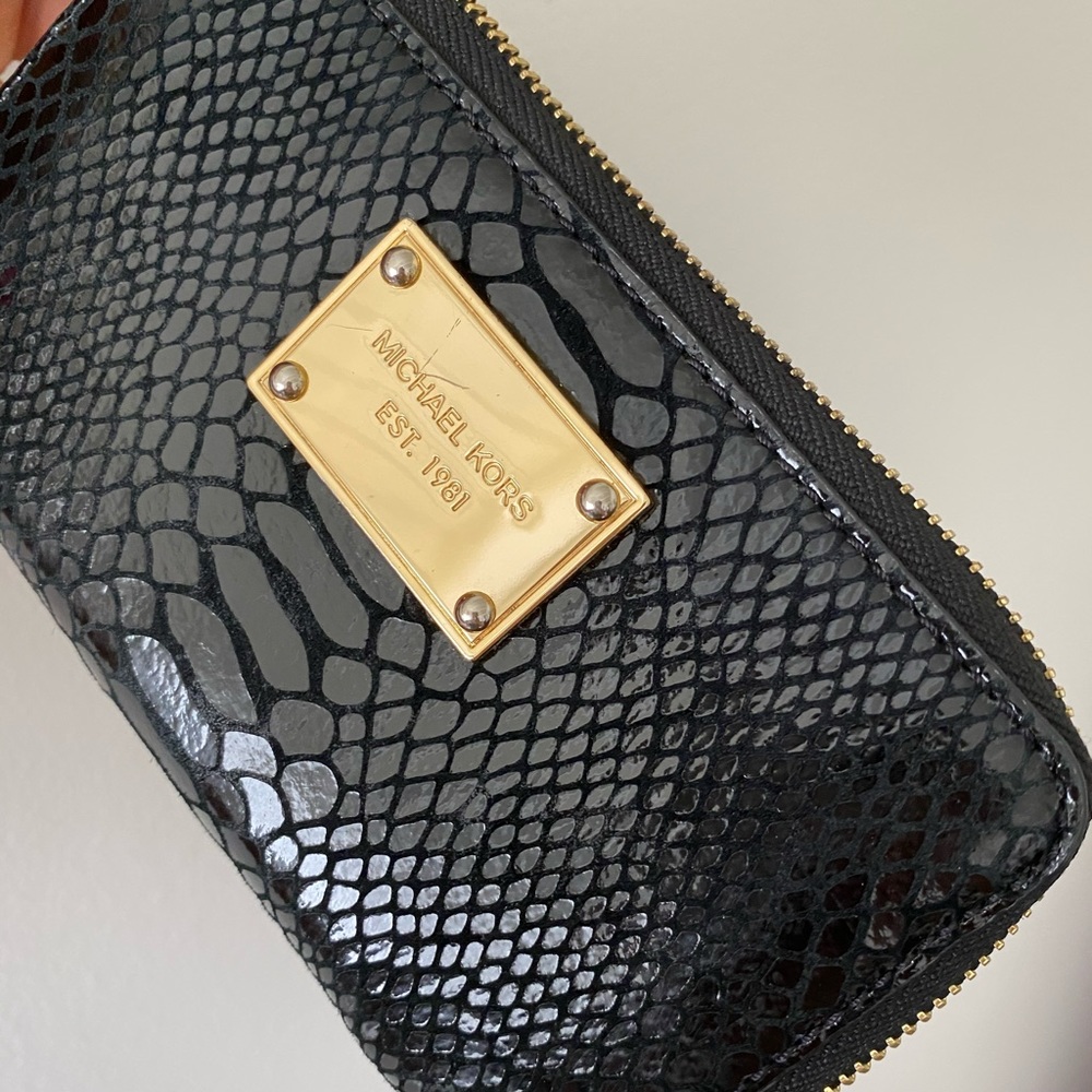 Black Michael Kors faux snakeskin clutch - Picture 4 of 4